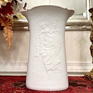 Vintage Kaiser Porcelain Vase 628 “Sleeping Beauty and The Prince” West Germany